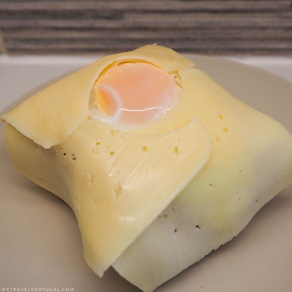 assembling the francesinha