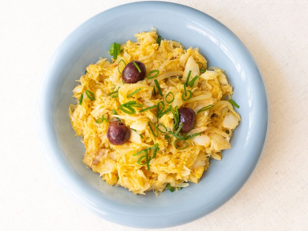 bacalhau a bras in a bowl