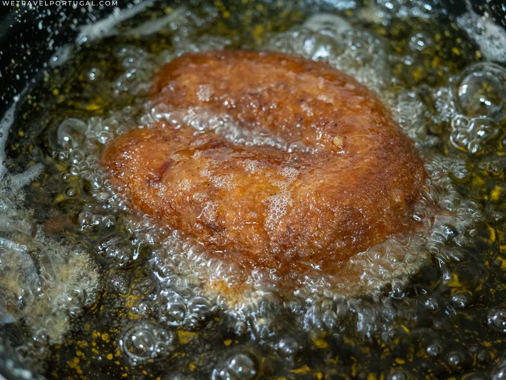 Frying Alheira