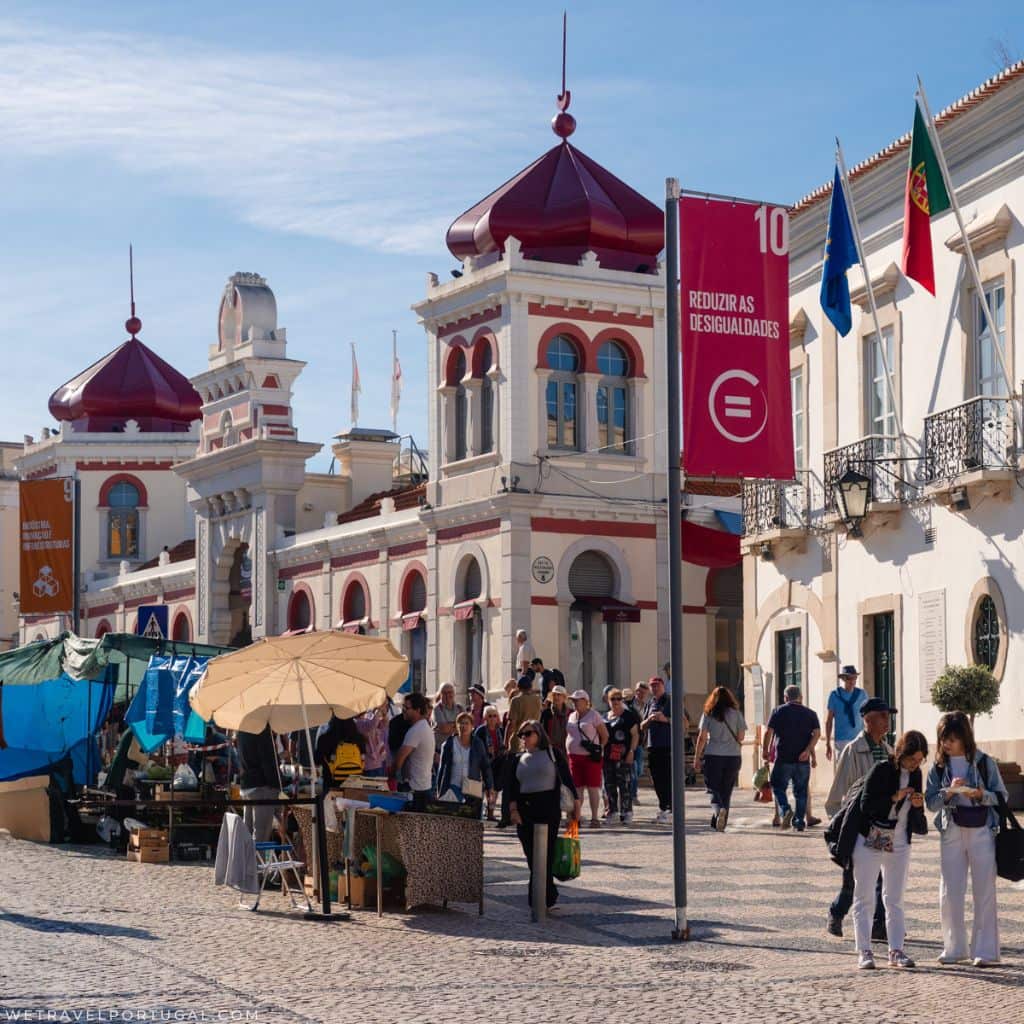 Loule Market Street
