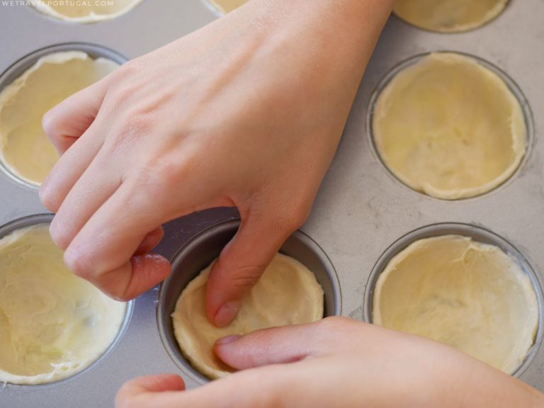 pasteis-de-nata-step15 shaping the dough with fingers